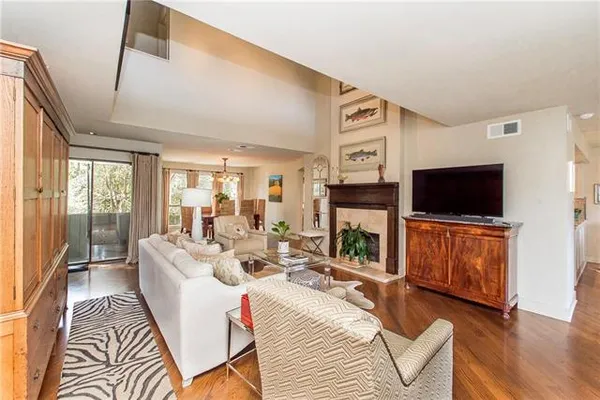 $600,000 | 100 Tchefuncte Oaks Drive, Unit 100, Mandeville, LA 70471