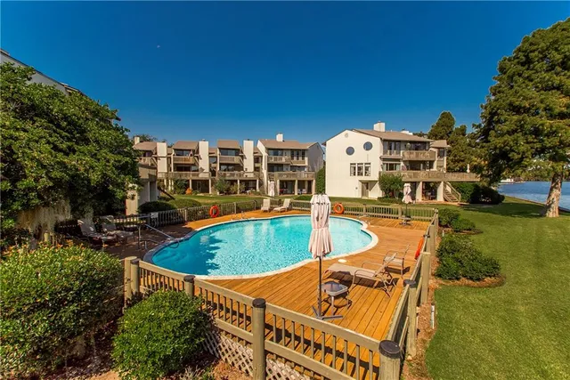 $600,000 | 100 Tchefuncte Oaks Drive, Unit 100, Mandeville, LA 70471