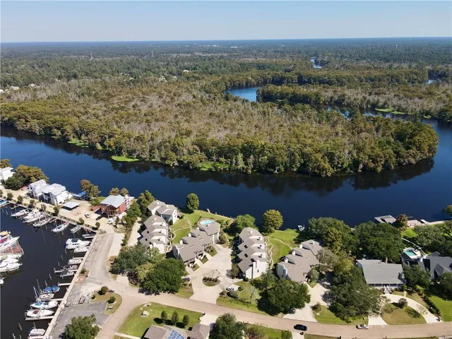 $600,000 | 100 Tchefuncte Oaks Drive, Unit 100, Mandeville, LA 70471