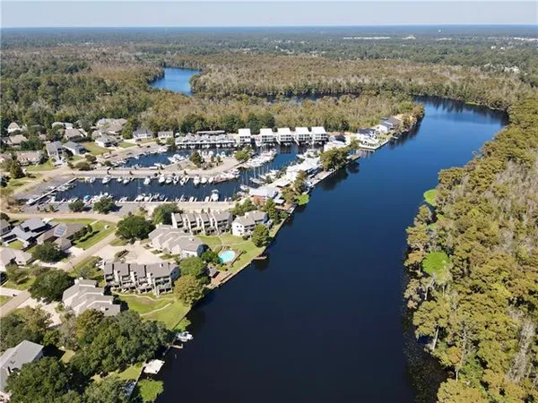 $600,000 | 100 Tchefuncte Oaks Drive, Unit 100, Mandeville, LA 70471