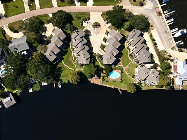 $600,000 | 100 Tchefuncte Oaks Drive, Unit 100, Mandeville, LA 70471