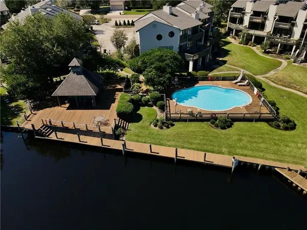 $600,000 | 100 Tchefuncte Oaks Drive, Unit 100, Mandeville, LA 70471