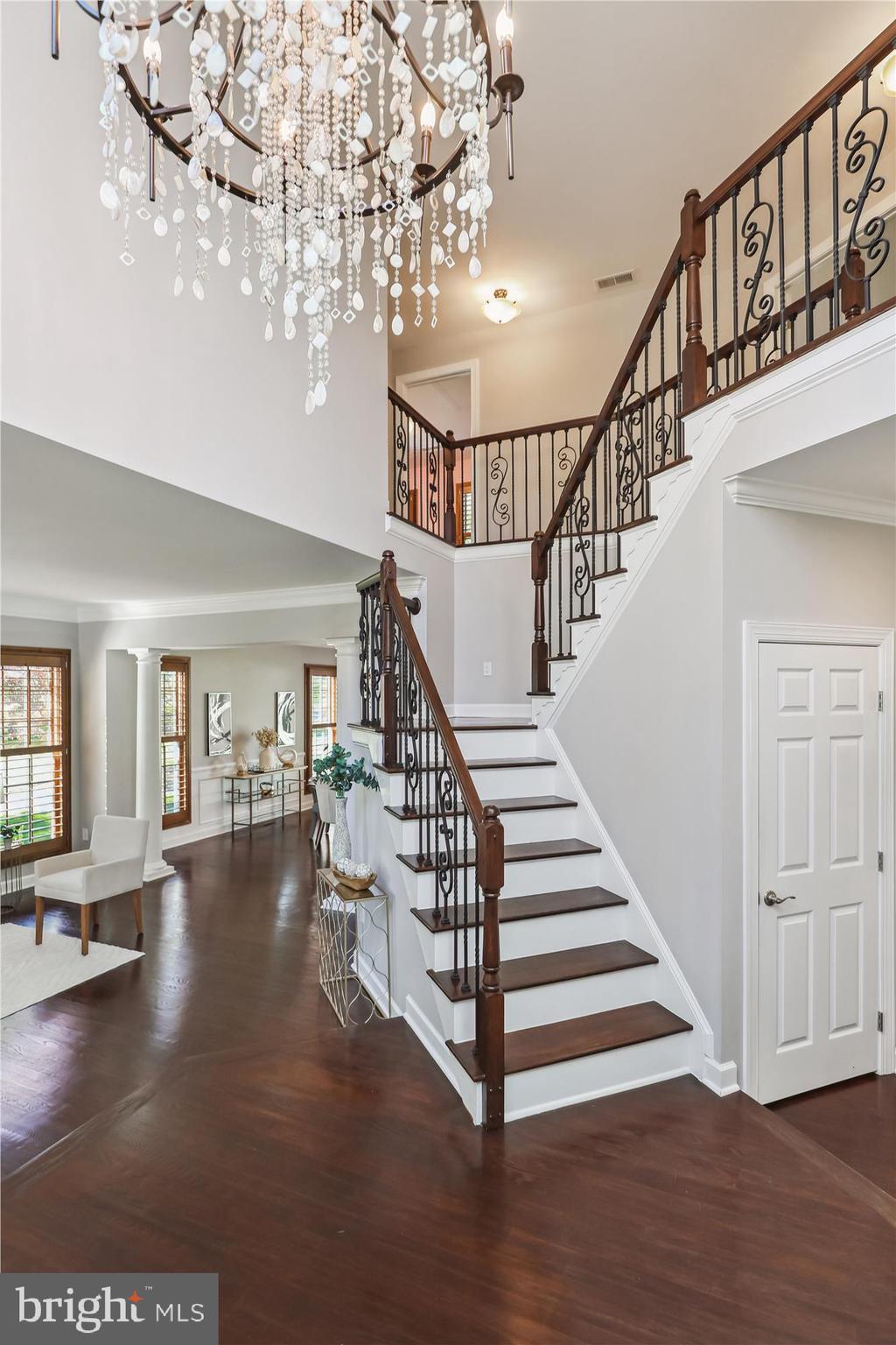 1162 Meadowlook Court Reston, VA 20194 - Photo 5 of 86 Grand 2-Story Entrance Foyer
