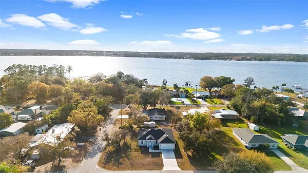 a picture of a bathroom