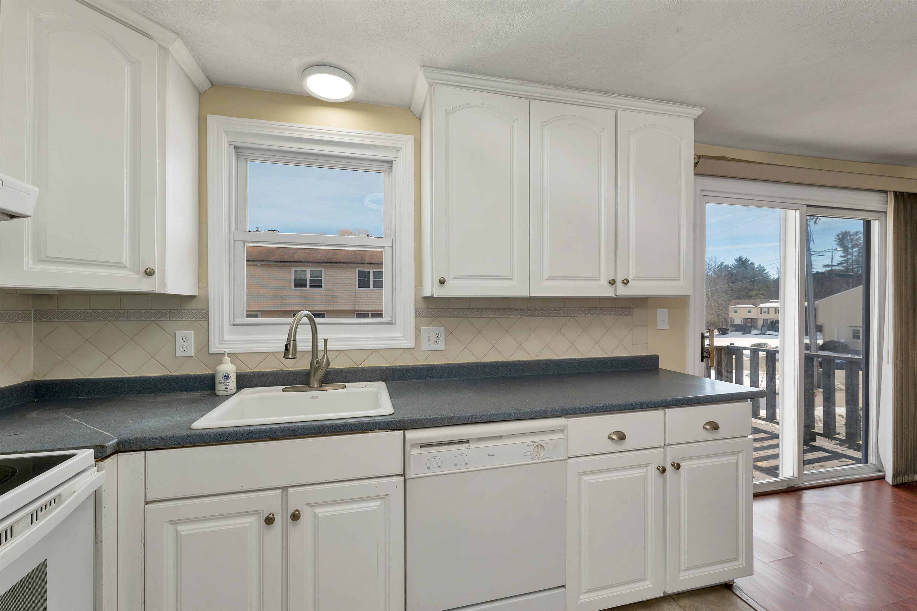 6 Stonegate Lane, Unit 6 Derry, NH 03038 - Photo 7 of 50