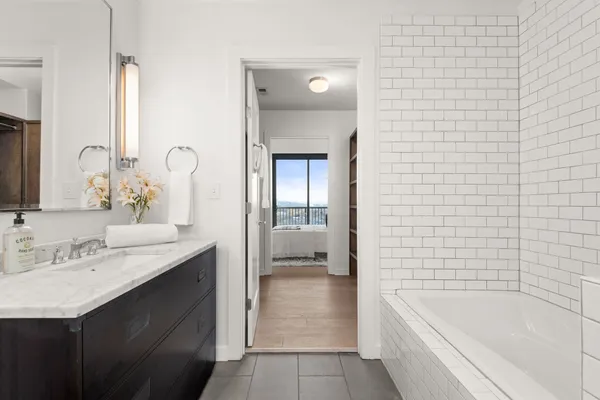 $3,150 | 900 20th Avenue South, Unit 1406, Nashville, TN 37212