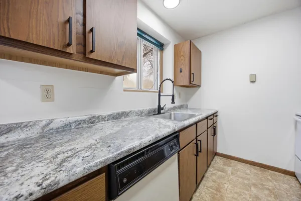 $280,000 | 3307-3309 2nd Street North, Fargo, ND 58102