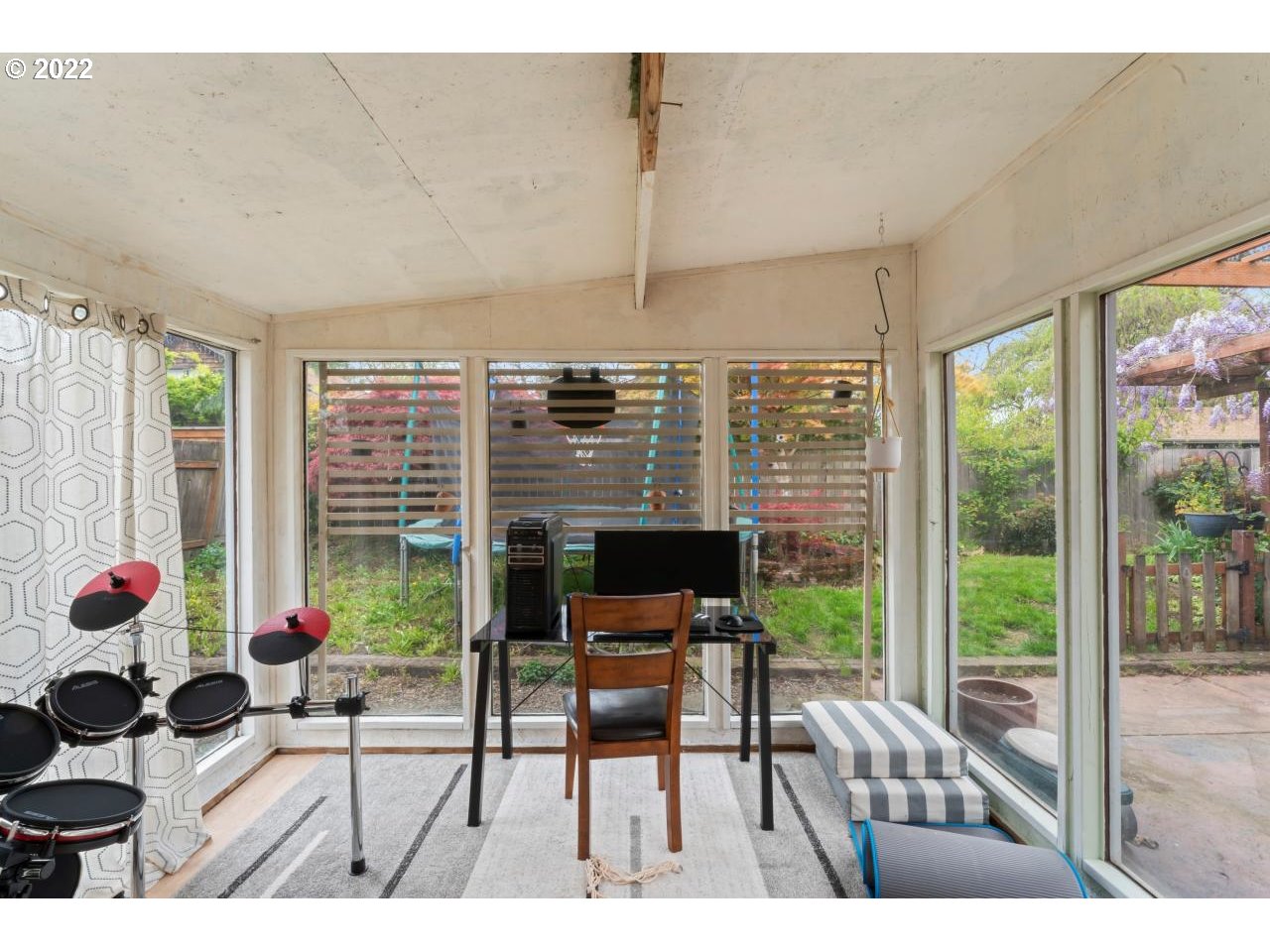 482 Panda Loop Eugene, OR 97401 - Photo 17 of 24 Gallery Image 17