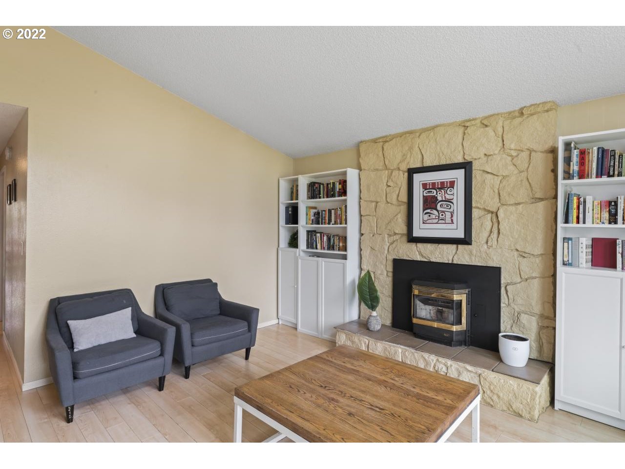 482 Panda Loop Eugene, OR 97401 - Photo 3 of 24 Gallery Image 3