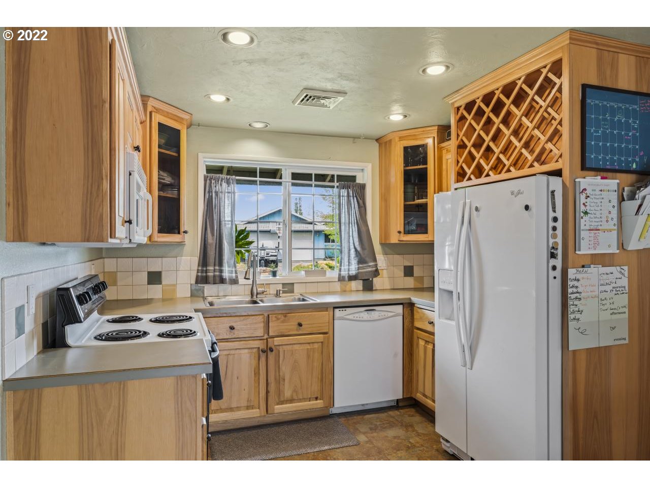 482 Panda Loop Eugene, OR 97401 - Photo 6 of 24 Gallery Image 6