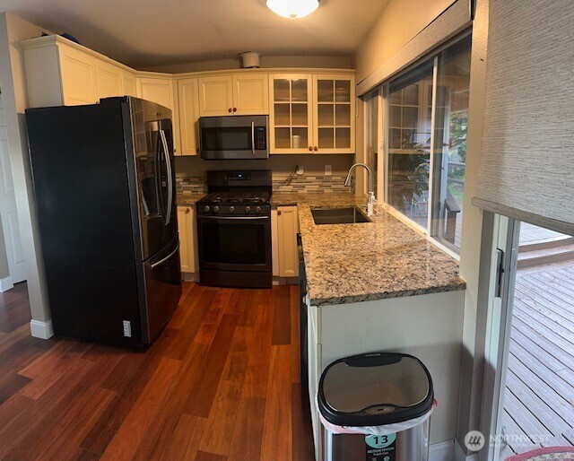 4001 Southwest 328th Street Federal Way, WA 98023 - Photo 9 of 17