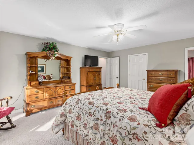 $575,000 | 525 Maren Court, Hendersonville, NC 28739