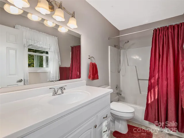 $575,000 | 525 Maren Court, Hendersonville, NC 28739