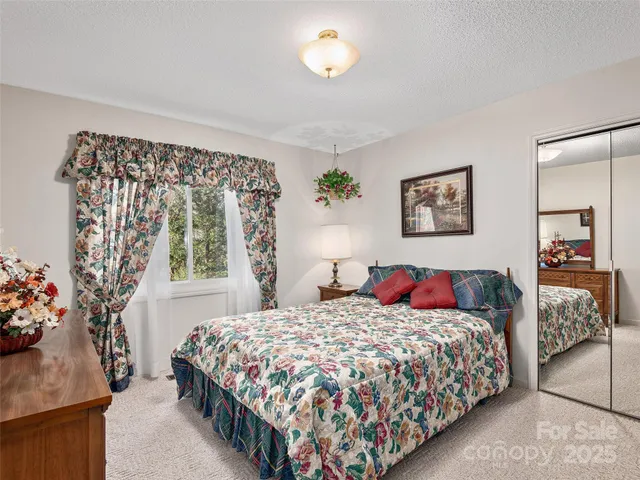 $575,000 | 525 Maren Court, Hendersonville, NC 28739