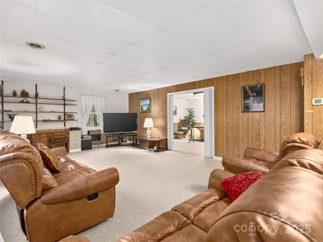 $575,000 | 525 Maren Court, Hendersonville, NC 28739