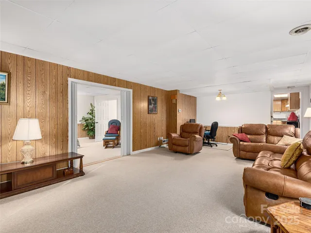 $575,000 | 525 Maren Court, Hendersonville, NC 28739