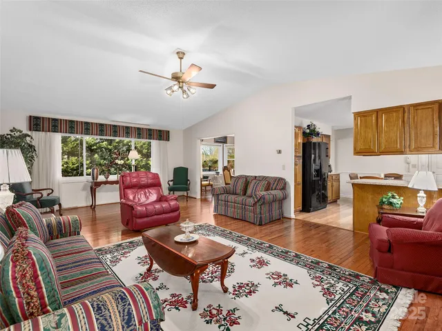 $575,000 | 525 Maren Court, Hendersonville, NC 28739