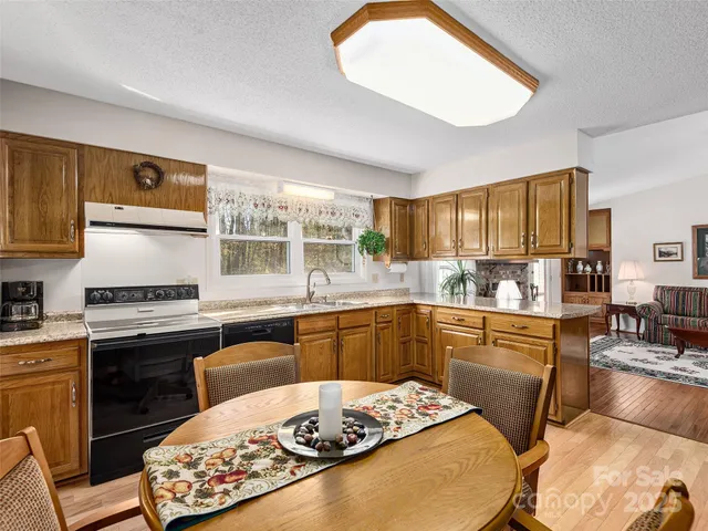 $575,000 | 525 Maren Court, Hendersonville, NC 28739