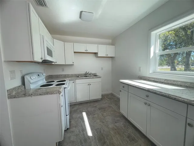 $1,800 | 525 East Helen Avenue, Punta Gorda, FL 33950