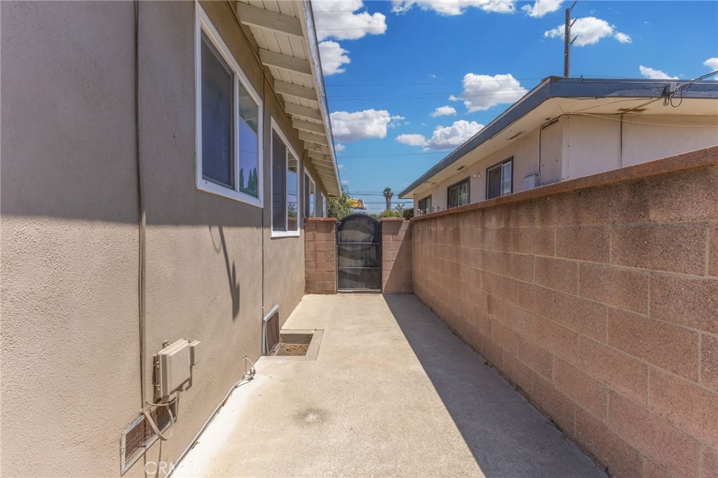 1607 South Atlantic Drive Compton, CA 90221 - Photo 4 of 75