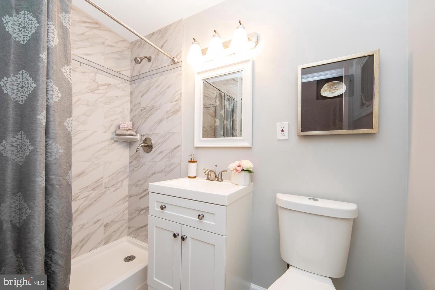 105 Ramble Road Cherry Hill, NJ 08034 - Photo 11 of 19 Primary Bedroom Full Bath