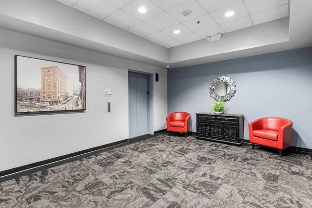 $300,000 | 350 St Peter Street, Unit 701, St. Paul, MN 55102