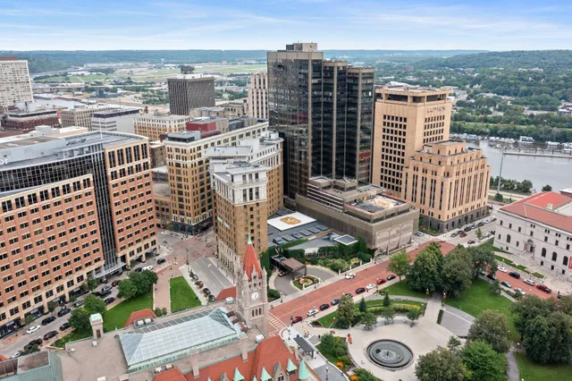 $300,000 | 350 St Peter Street, Unit 701, St. Paul, MN 55102