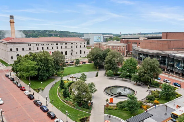 $300,000 | 350 St Peter Street, Unit 701, St. Paul, MN 55102