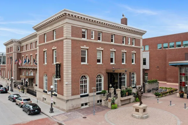 $300,000 | 350 St Peter Street, Unit 701, St. Paul, MN 55102