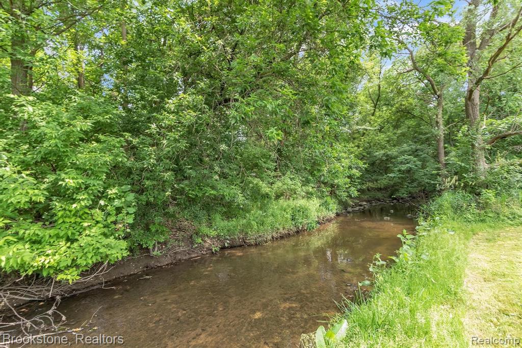 21038 Gill Road Farmington Hills, MI 48335 - Photo 15 of 25
