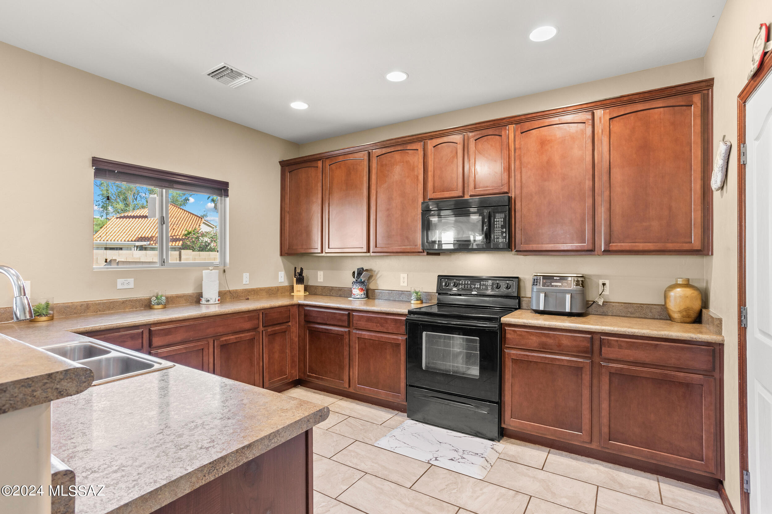 4759 West Countryside Way Tucson, AZ 85742 - Photo 6 of 32