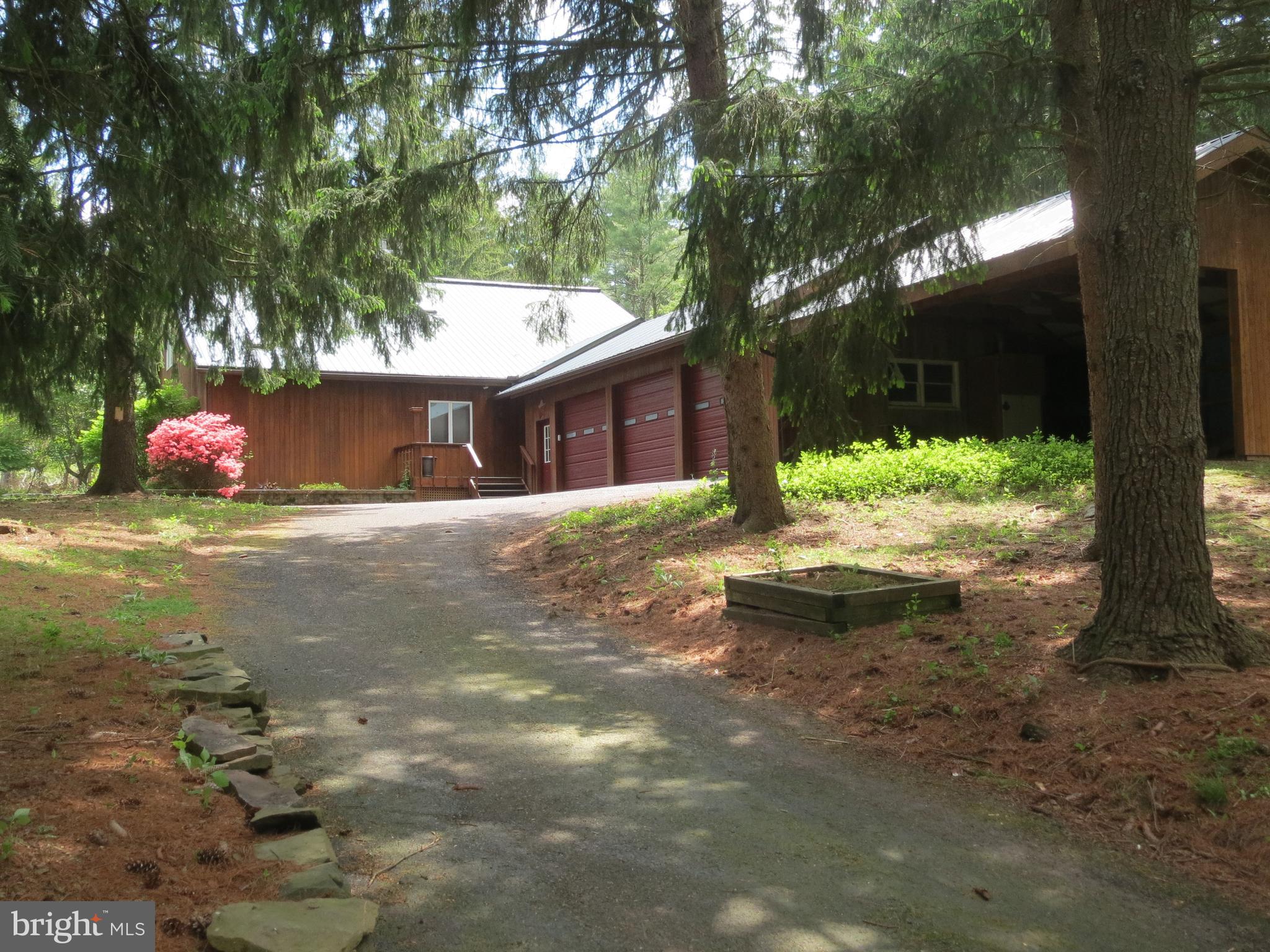 1140 Walters Road Pennsburg, PA 18073 - Photo 2 of 31 Gallery Image 2