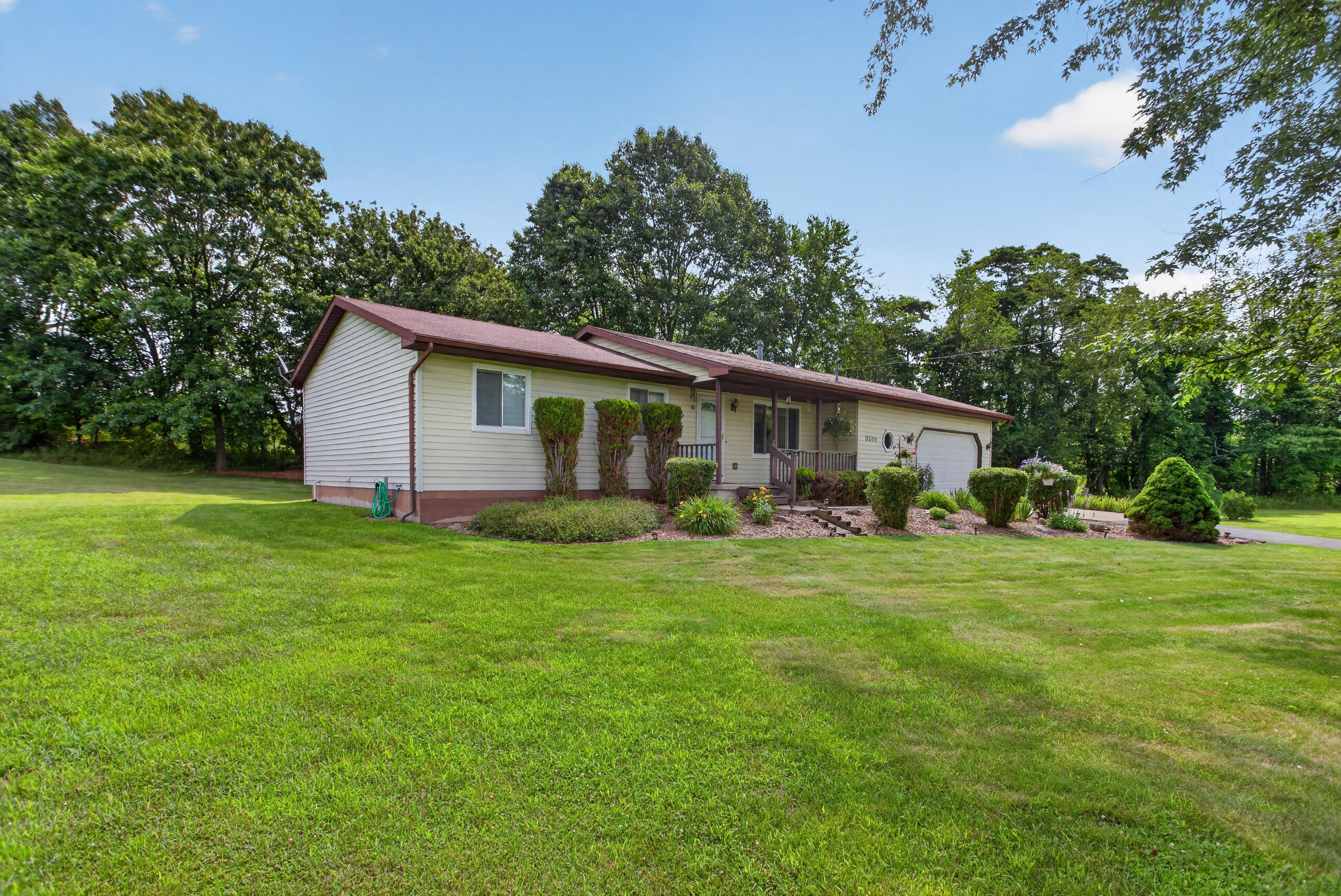 3651 Dexter Trail Stockbridge, MI 49285 - Photo 2 of 54 Front of Structure