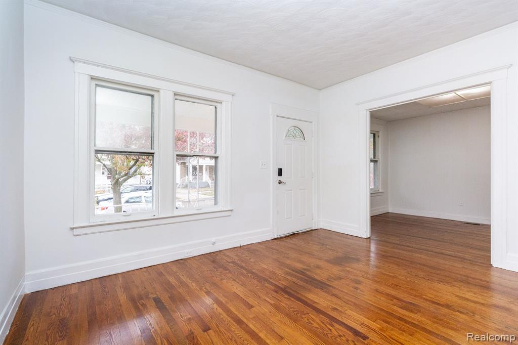8175 Central Street Center Line, MI 48015 - Photo 3 of 27