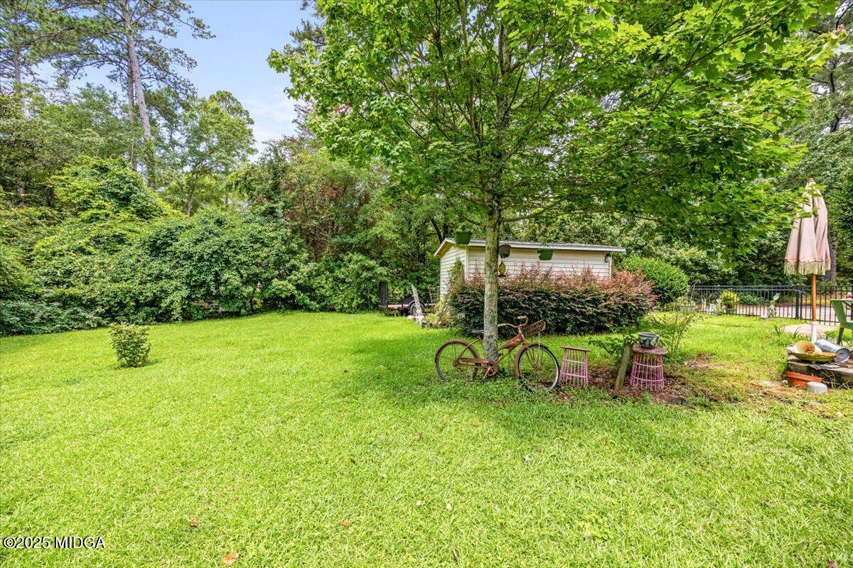 1414 Park Avenue Perry, GA 31069 - Photo 30 of 37 a view of a garden with a bench