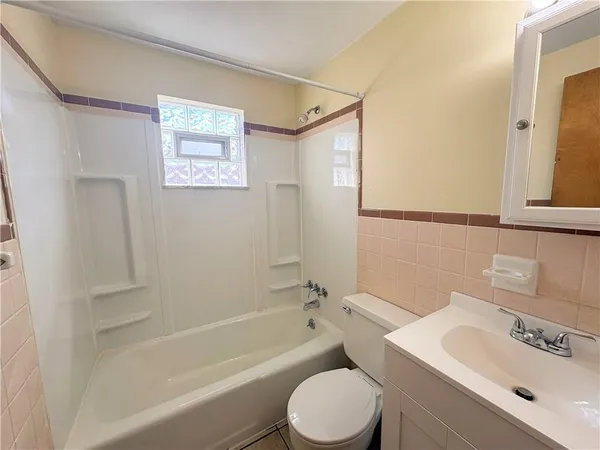 $995 | 448 Brierly Lane, Unit 422, West Mifflin, PA 15122