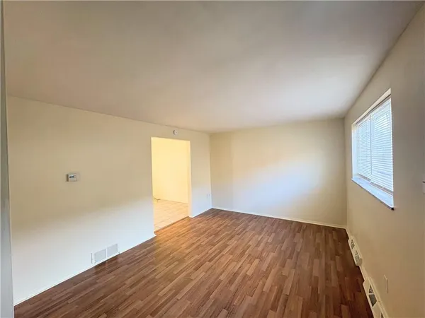 $995 | 448 Brierly Lane, Unit 422, West Mifflin, PA 15122