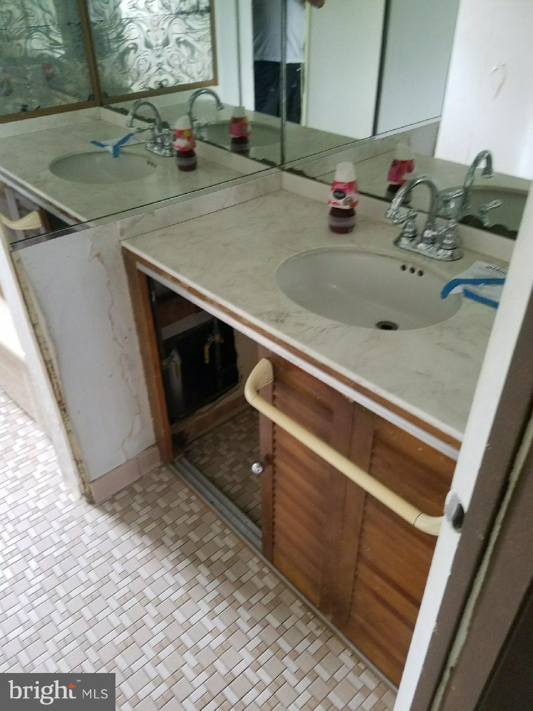 7712 Beekay Road Baltimore, MD 21219 - Photo 6 of 10 Bath (Master)