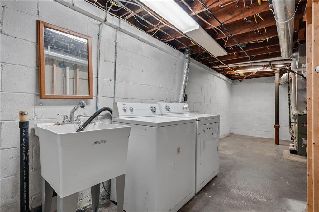 181 Castle Road Pittsburgh, PA 15234 - Photo 26 of 32 Gallery Image 26