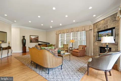 $2,400,000 | 7212 Farm Meadow Court, McLean, VA 22101
