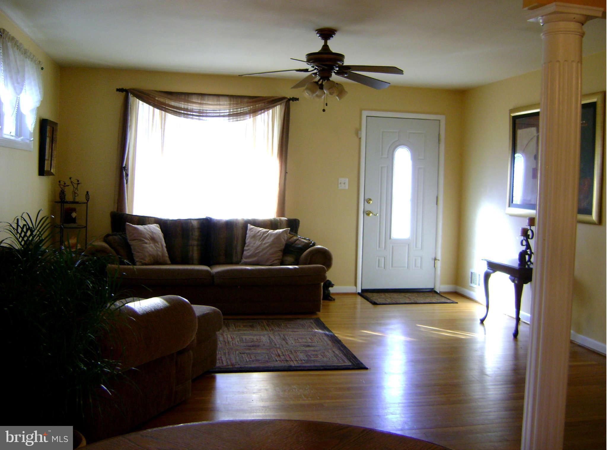 10915 Lombardy Road Silver Spring, MD 20901 - Photo 2 of 17 Living Room