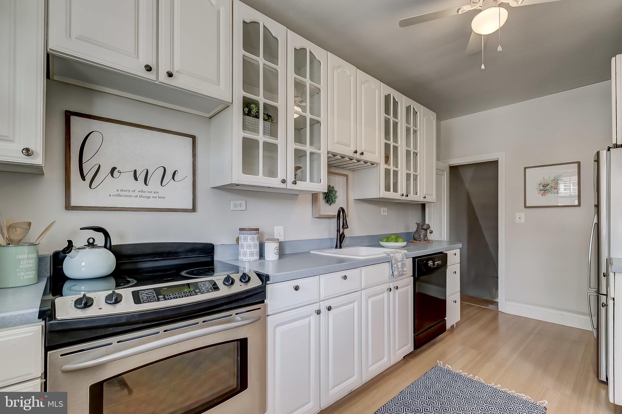 317 Dunkirk Road Baltimore, MD 21212 - Photo 10 of 40 Large kitchen w white cabinets!