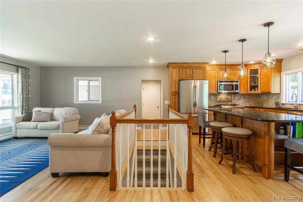 93 Texas Avenue Rochester Hills, MI 48309 - Photo 5 of 39