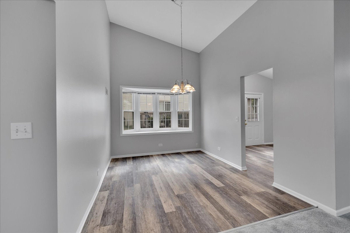 1049 Oswego Road Naperville, IL 60540 - Photo 10 of 27
