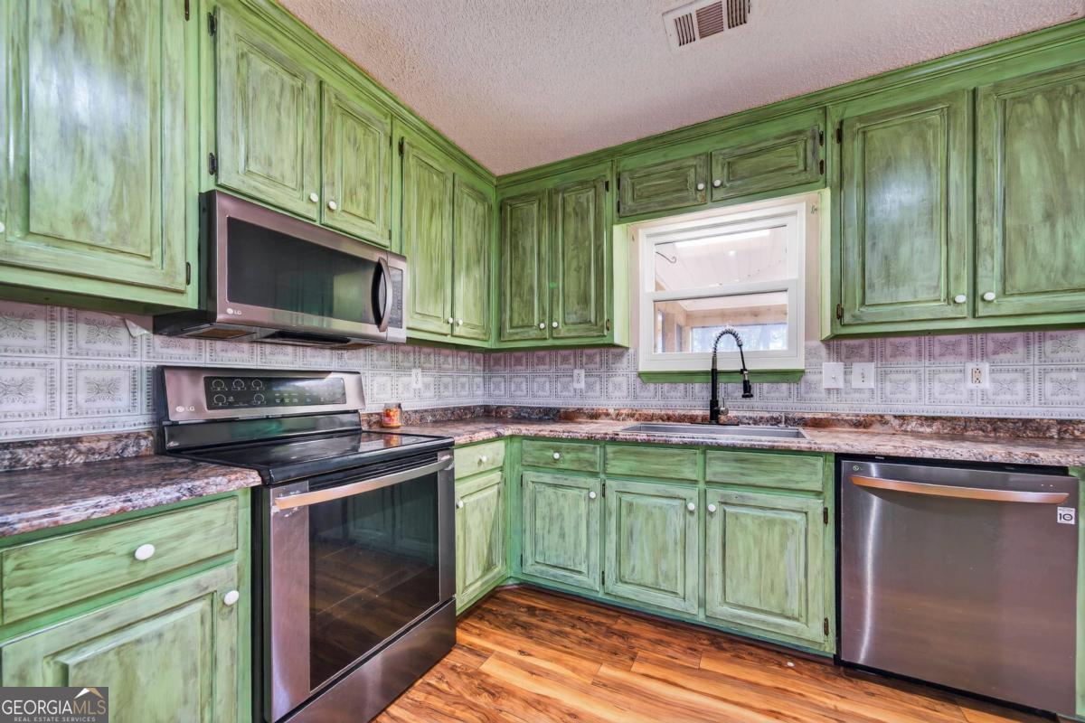 243 Minor Road Northeast Milledgeville, GA 31061 - Photo 13 of 25