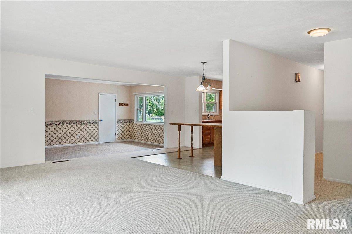 117 Greencastle Circle Springfield, IL 62712 - Photo 4 of 42