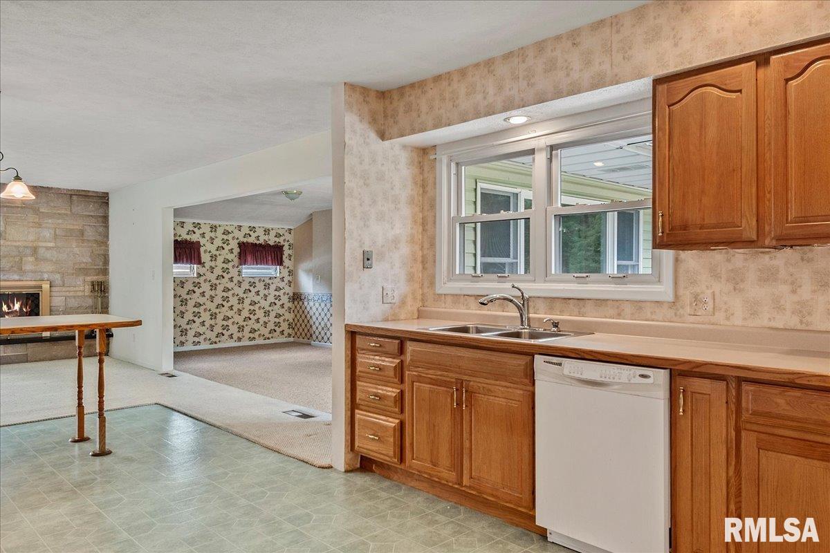 117 Greencastle Circle Springfield, IL 62712 - Photo 6 of 42