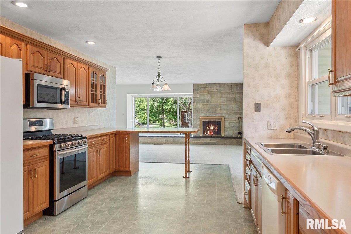 117 Greencastle Circle Springfield, IL 62712 - Photo 9 of 42