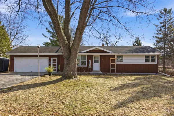 $275,000 | 1965 Lynn Drive, Neenah, WI 54956