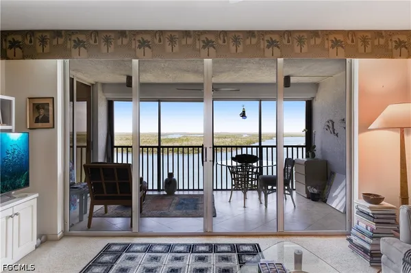 $749,000 | 4753 Estero Boulevard, Unit 905, Fort Myers Beach, FL 33931